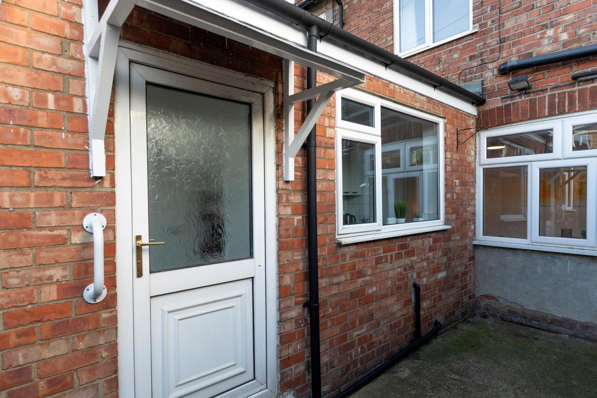 Quiet And Comfy House With 2 Bedrooms And 2 Bathrooms Super Fast Wifi And Crisp Hotel Standard White Linen Hosted By Our Home Short Stays Darlington  Exterior photo