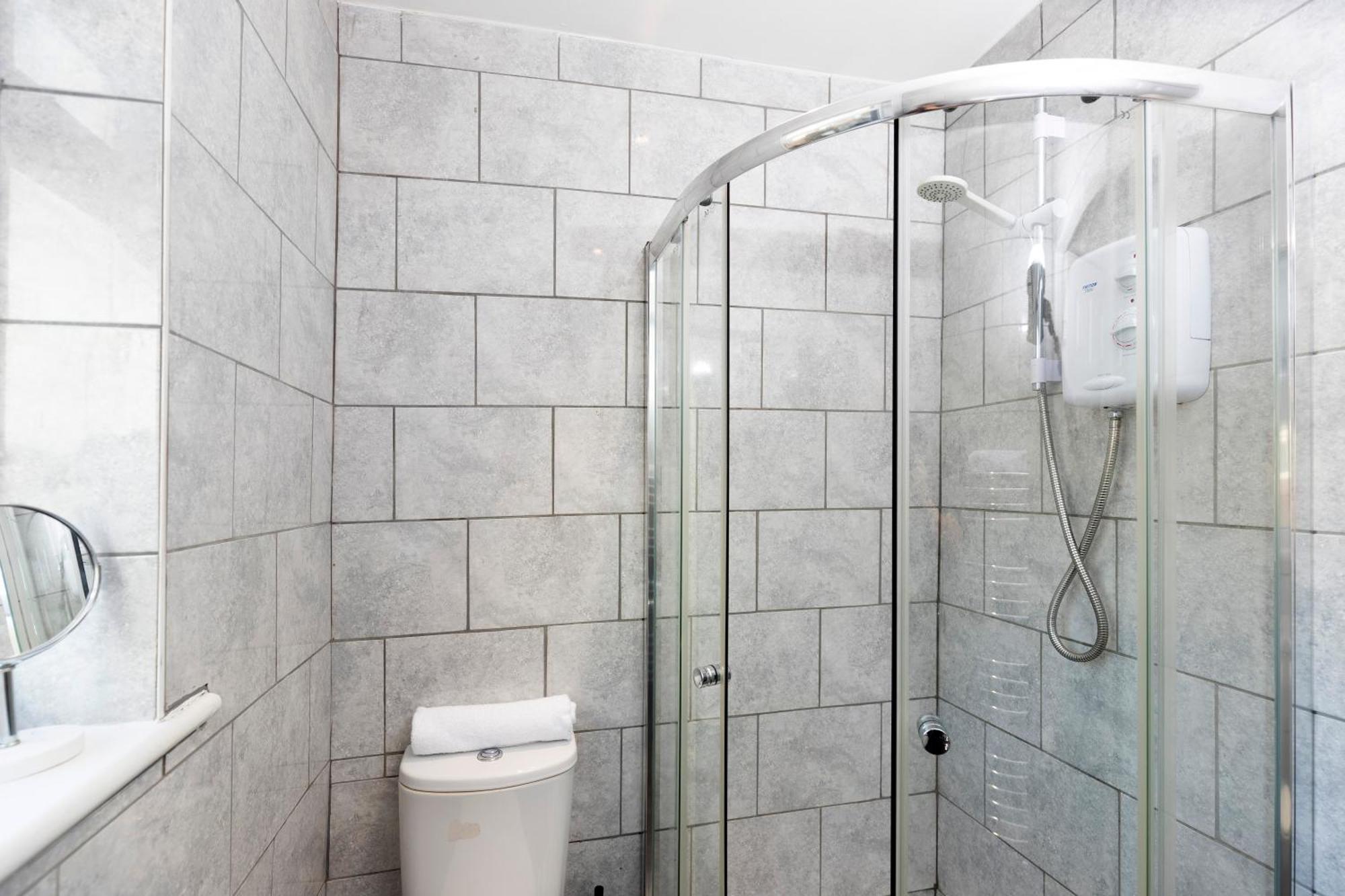 Quiet And Comfy House With 2 Bedrooms And 2 Bathrooms Super Fast Wifi And Crisp Hotel Standard White Linen Hosted By Our Home Short Stays Darlington  Exterior photo